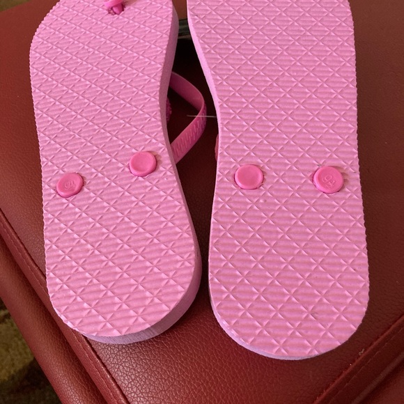 Women’s Flip Flops 🩴 - Picture 3 of 3